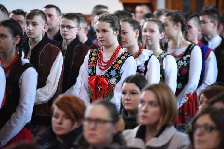 Bierzmowanie i poświęcenie w Obidzy