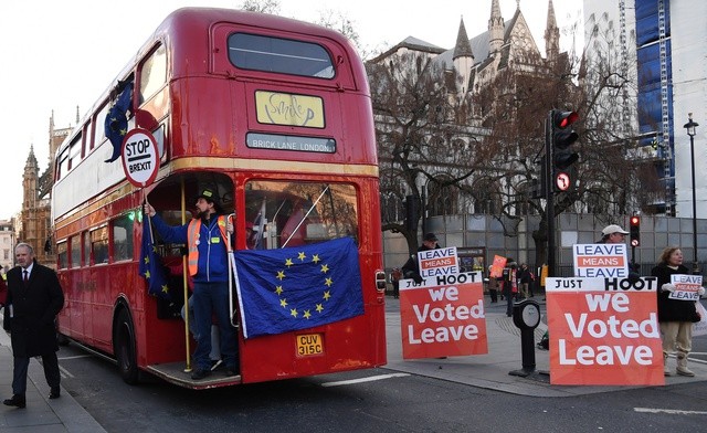 Theresa May próbuje przekonać posłów przed głosowaniami ws. brexitu