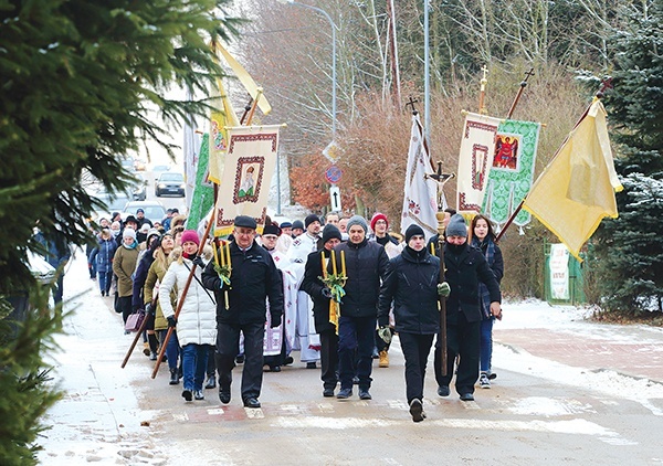 Pasłęckie nabożeństwo rozpoczyna się procesją z cerkwi nad jezioro.