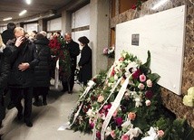 W pogrzebie zmarłego profesora uczestniczyli m.in. minister kultury i dziedzictwa narodowego Piotr Gliński, prezes PiS Jarosław Kaczyński, a także wielu artystów i muzyków.