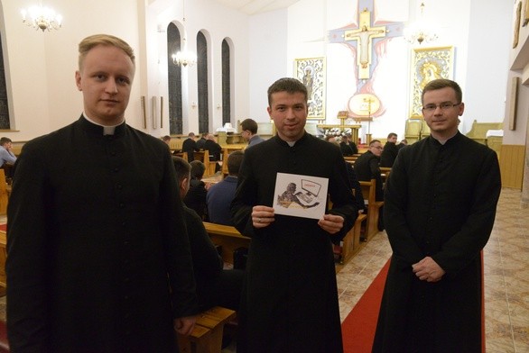 Alumni (od lewej): Karol Dobrasiewicz, Piotr Morawski i Michał Kopciński zachęcają do przysyłania intencji