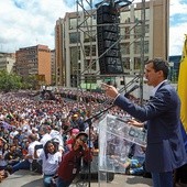 Juan Guaidó, tymczasowy prezydent Wenezueli, cieszy się poparciem obywateli, którzy domagają się ustąpienia z urzędu Nicolása Maduro.
