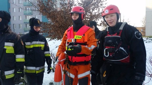 "Dej pozór co niy ujedziesz" - pokaz ratownictwa na lodzie 