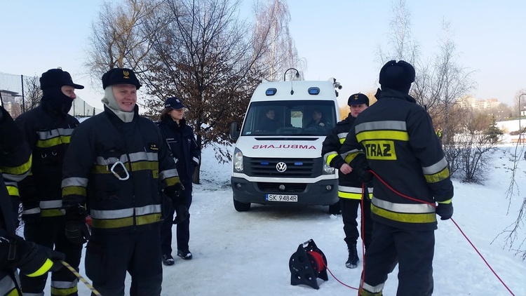 "Dej pozór co niy ujedziesz" - pokaz ratownictwa na lodzie 