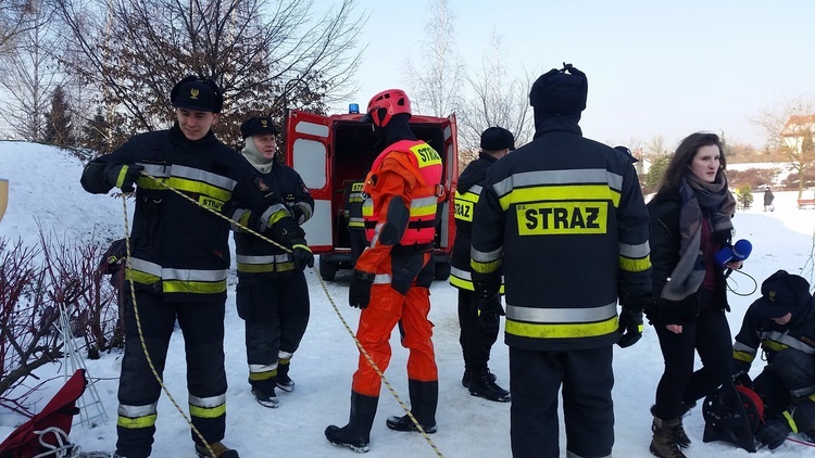 "Dej pozór co niy ujedziesz" - pokaz ratownictwa na lodzie 