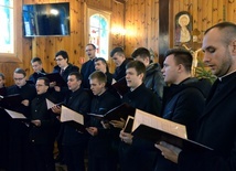 Alumni zaśpiewali kolędy tradycyjne, współczesne, a także dwie ukraińskie