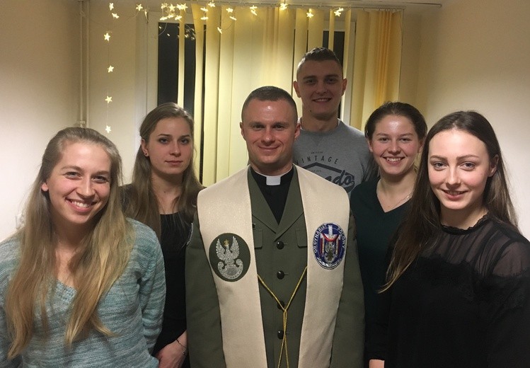 Ksiądz po kolędzie u podchorążych Akademii Wojsk Lądowych