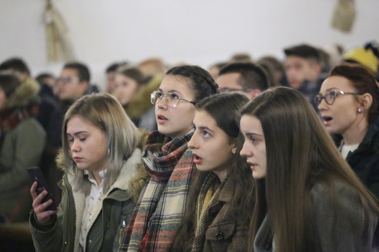 Dekanalne czuwanie młodych w Czchowie