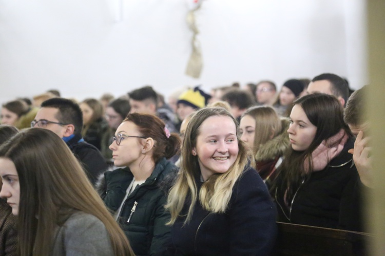 Dekanalne czuwanie młodych w Czchowie