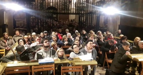 Przez całą noc pielgrzymi trwali na modlitwie