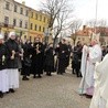 Bp Andrzej F. Dzuba święci świece