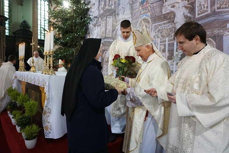 W katedrze świdnickiej 2 lutego modliły się osoby życia konsekrowanego