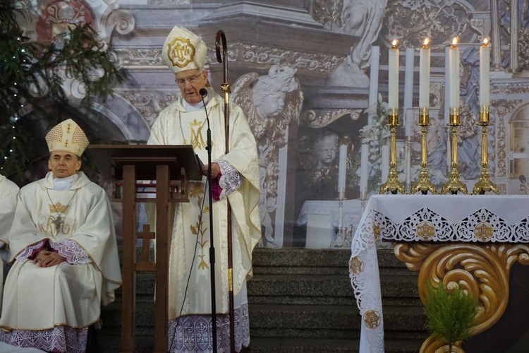 W katedrze świdnickiej 2 lutego modliły się osoby życia konsekrowanego