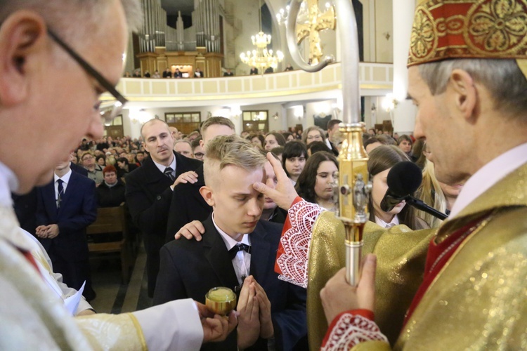 Bierzmowanie u MB Anielskiej w Dębicy