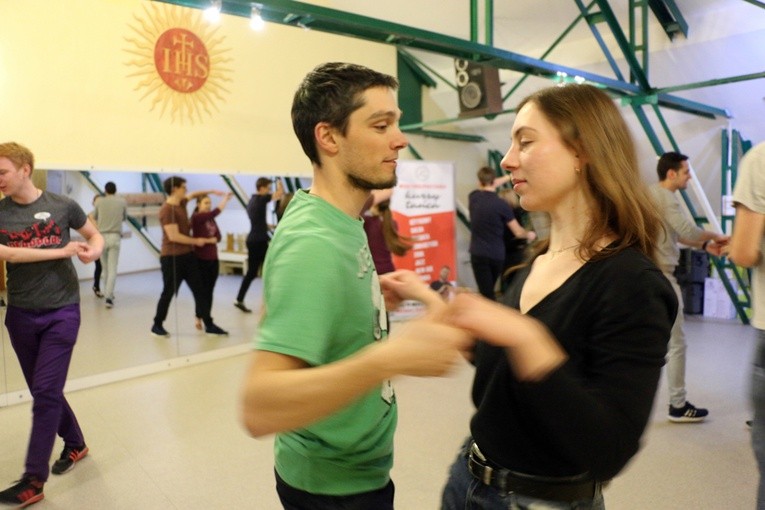 Tańczyć każdy może, czyli Międzyduszpasterski Kurs Tańca 