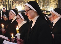 Podczas Mszy św. zakonnice i zakonnicy odnowili śluby.