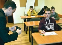 	Jedna z grup miała za zadanie nakręcić film.