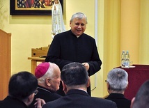 Przybyłych gości przywitał ks. Tadeusz Chlipała, rektor świdnickiego seminarium.