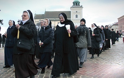 ▲	Przejście w procesji  do bazyliki archikatedralnej.