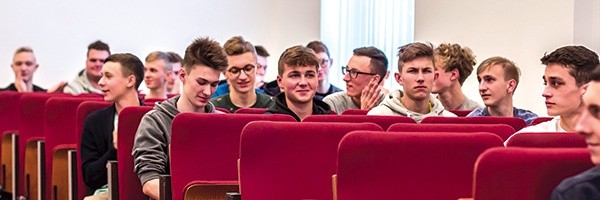 ▼	Do seminarium przyjechało 35 osób.