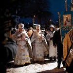 W święto Teofanii  uczestnicy liturgii wychodzą po modlitwie nad rzeki, by upamiętnić chrzest Chrystusa.