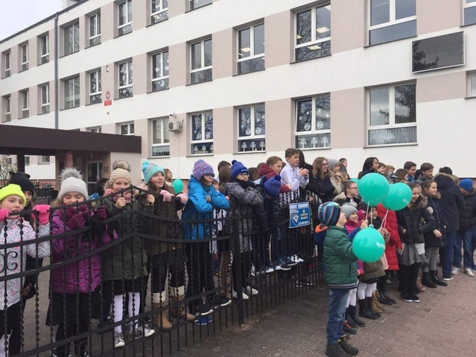 Tysiąc książek od Empiku dla szkoły w Niepołomicach