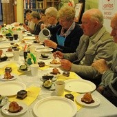 Wspólna kolacja zakończyła warsztaty dietetyczne i kulinarne w Fundacji św. Antoniego w Ustroniu