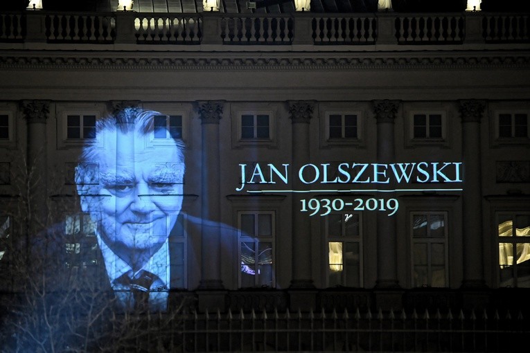 Iluminacja upamiętniająca Jana Olszewskiego na Pałacu Prezydenckim