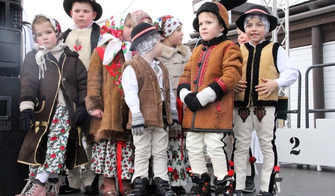 Jedną z atrakcji zawodów był występ zespołu Mali Śwarni