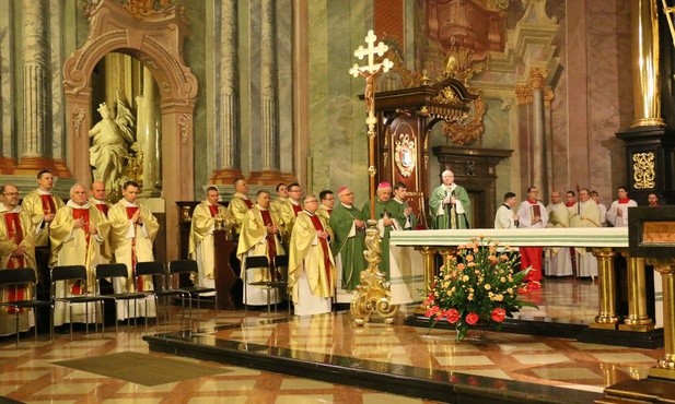 Msza św. za zmarłego abp. Józefa Życińskiego w lubelskiej katedrze