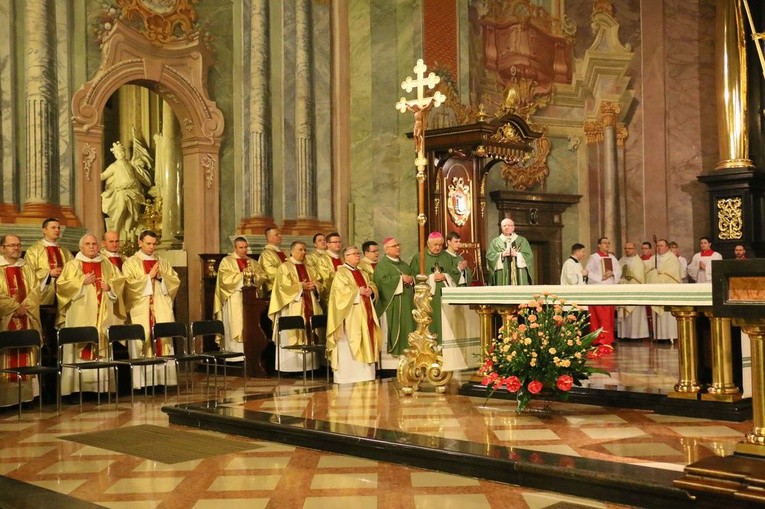 Msza św. za zmarłego abp. Józefa Życińskiego w lubelskiej katedrze