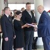 Minister Joachim Brudziński dziękował pracownikom Centrów Powiadamiania Ratunkowego za ich odpowiedzialną pracę. Na zdjęciu pracownicy numeru alarmowego z Radomia