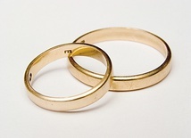 Obrączki to zewnętrzny znak małżeństwa i symbol miłości małżonków.