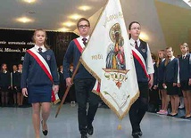 – Nasi absolwenci opuszczają mury szkoły jako młodzi ludzie potrafiący samodzielnie i krytycznie ocenić rzeczywistość  – mówi s. Benedykta.