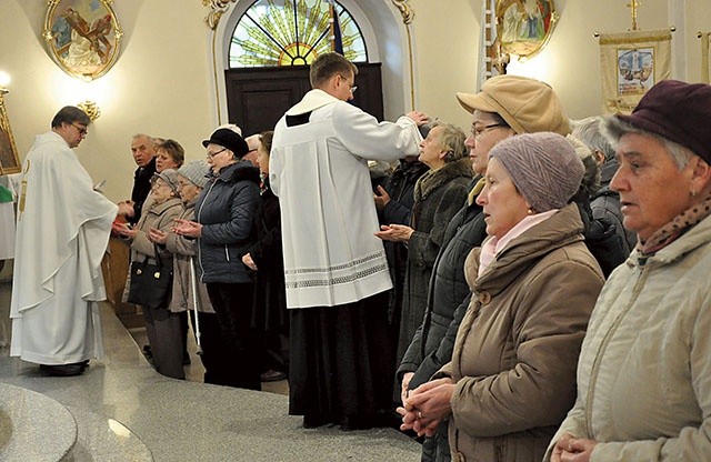 Sakrament namaszczenia chorych jest umocnieniem w chorobie.