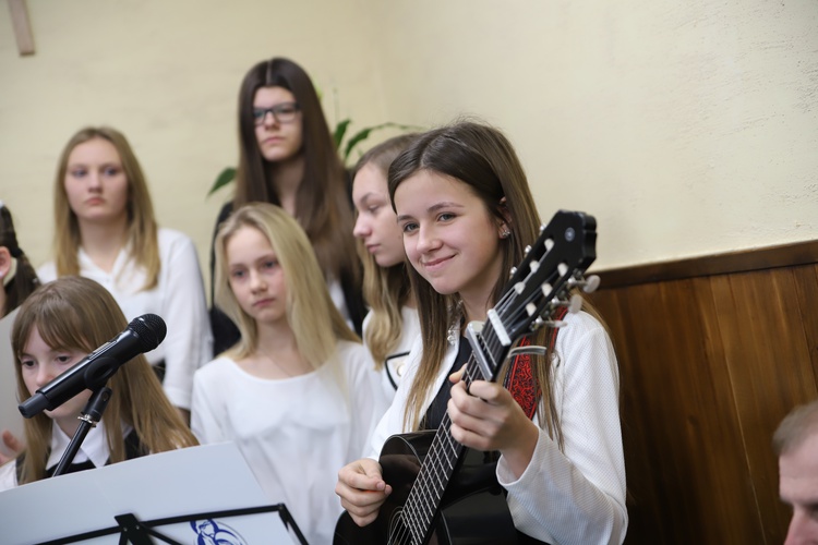 Poświęcenie katolickiej szkoły podstawowej w Rabce