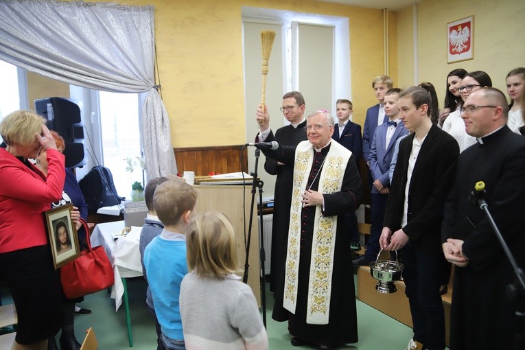 Poświęcenie katolickiej szkoły podstawowej w Rabce