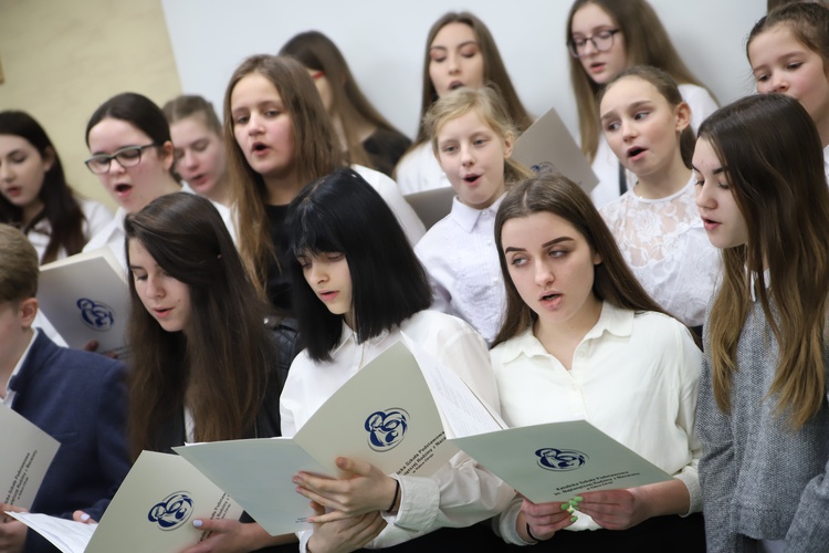 Poświęcenie katolickiej szkoły podstawowej w Rabce