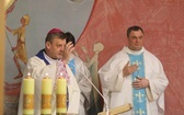 Bp Roman Pindel u chorych w szpitalu w Oświęcimiu