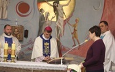 Bp Roman Pindel u chorych w szpitalu w Oświęcimiu