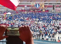 25 tys. członków wspólnot neokatechumenalnych uczestniczyło  w katechezie, która dzień po zakończeniu ŚDM odbyła się na stadionie Rommela Fernándeza  w Panamie.