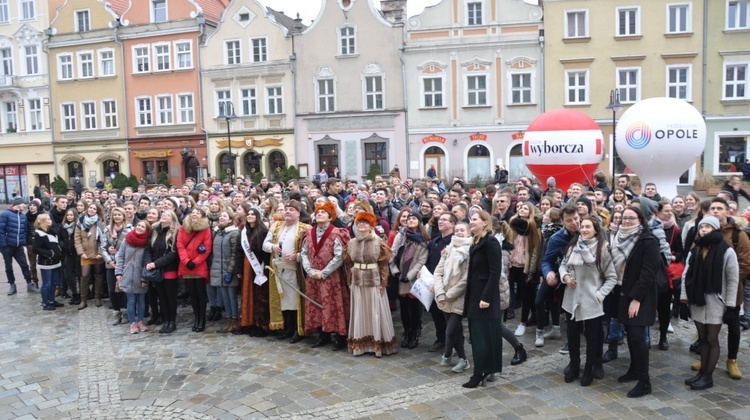 Polonez maturzystów w Opolu