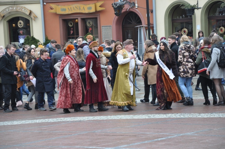 Polonez maturzystów w Opolu