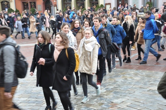 Polonez maturzystów w Opolu