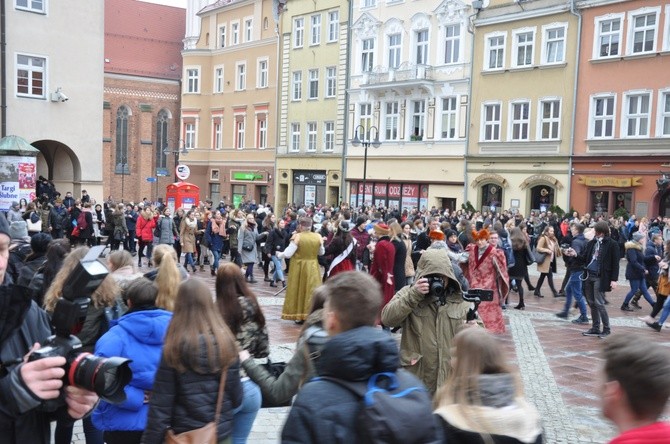 Polonez maturzystów w Opolu