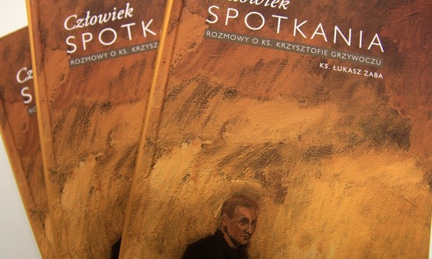 Książka i sympozjum o ks. Krzysztofie Grzywoczu 