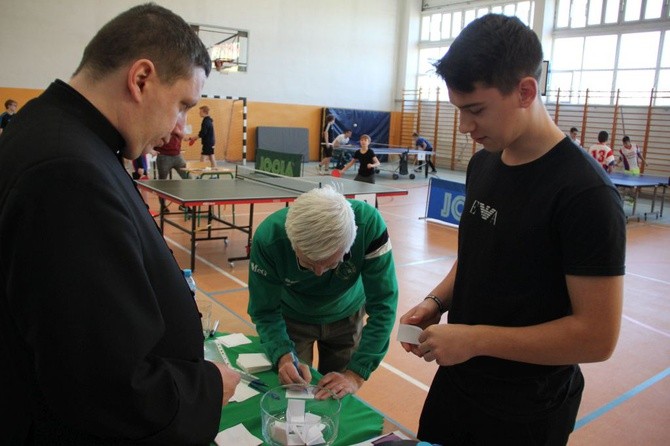 ​I Diecezjalne Mistrzostwa Ministrantów i Lektorów w Tenisie Stołowym w Głogowie