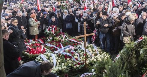 Jan Olszewski spoczął na Powązkach Wojskowych