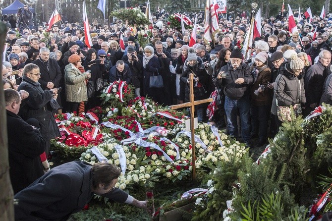 Jan Olszewski spoczął na Powązkach Wojskowych