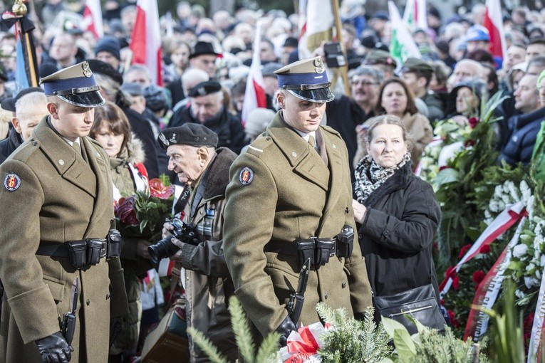 Jan Olszewski spoczął na Powązkach Wojskowych